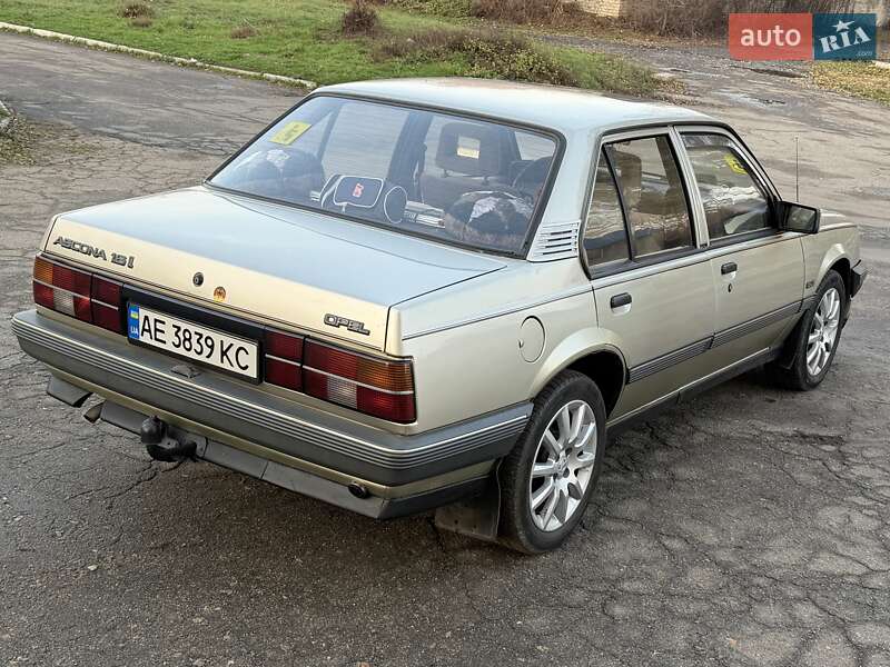 Седан Opel Ascona 1988 в Кам'янському