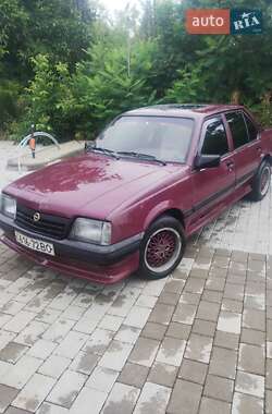 Седан Opel Ascona 1988 в Луцьку