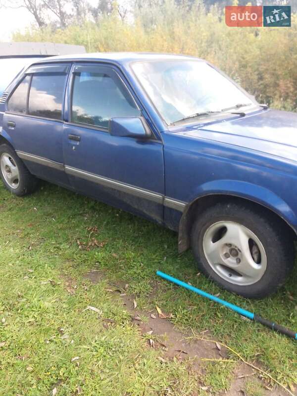Седан Opel Ascona 1988 в Виннице