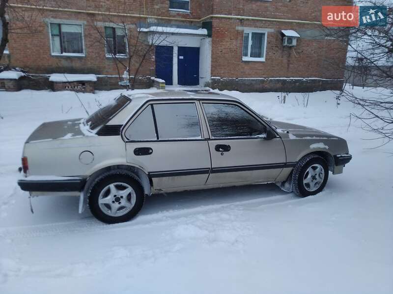 Седан Opel Ascona 1986 в Бобровице