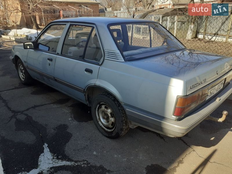 Седан Opel Ascona 1987 в Лубнах