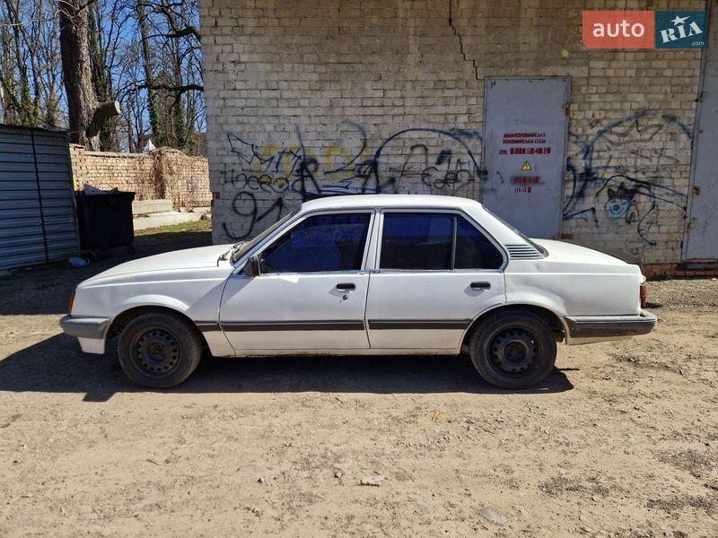 Седан Opel Ascona 1986 в Коломиї