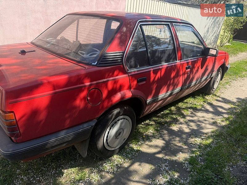 Седан Opel Ascona 1982 в Чернигове