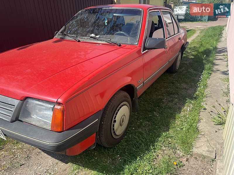 Седан Opel Ascona 1982 в Чернигове