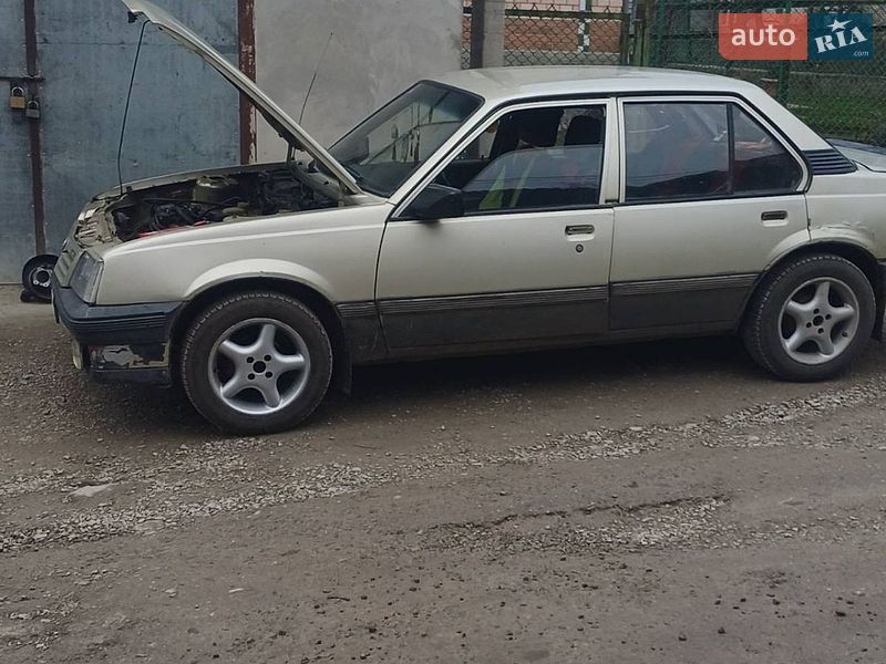 Седан Opel Ascona 1986 в Гусятині