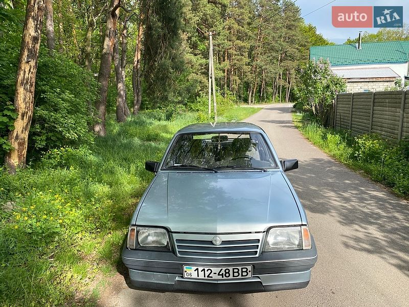Хэтчбек Opel Ascona 1987 в Житомире