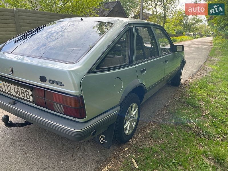 Хэтчбек Opel Ascona 1987 в Житомире