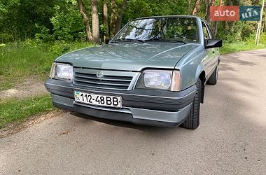 Хэтчбек Opel Ascona 1987 в Житомире