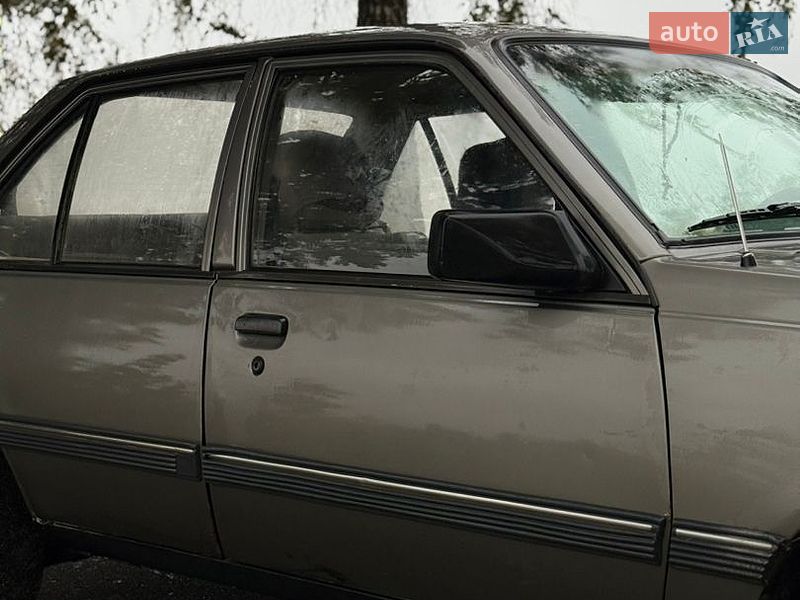 Седан Opel Ascona 1988 в Владимире