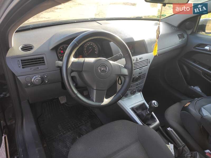 Хетчбек Opel Astra GTC 2009 в Жашківу