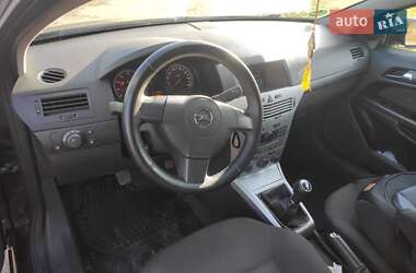 Хэтчбек Opel Astra GTC 2009 в 
