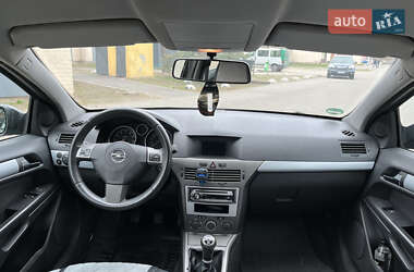 Хетчбек Opel Astra GTC 2005 в 