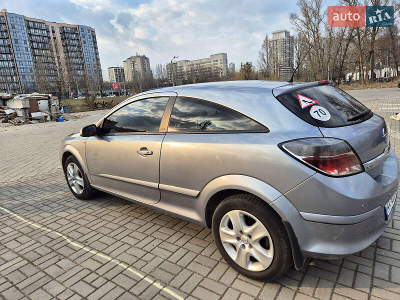 Хетчбек Opel Astra GTC 2006 в 