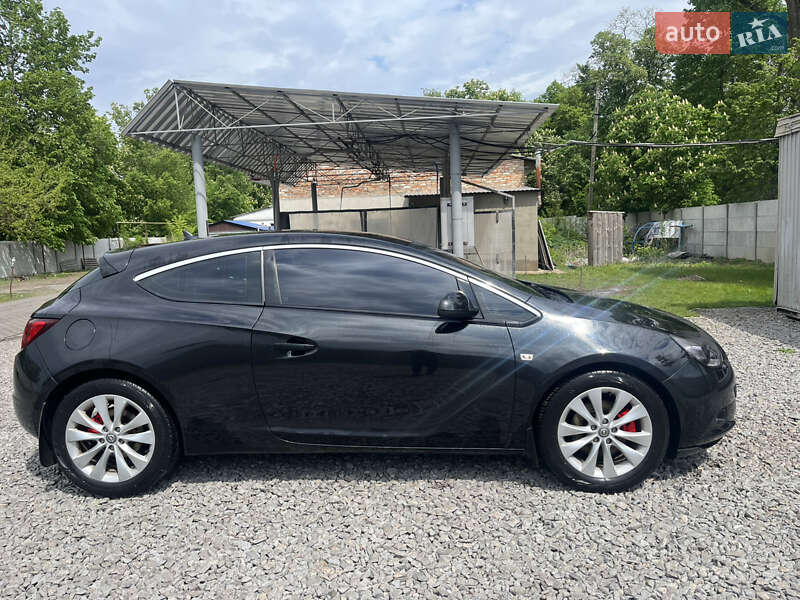 Хэтчбек Opel Astra GTC 2013 в Глобине