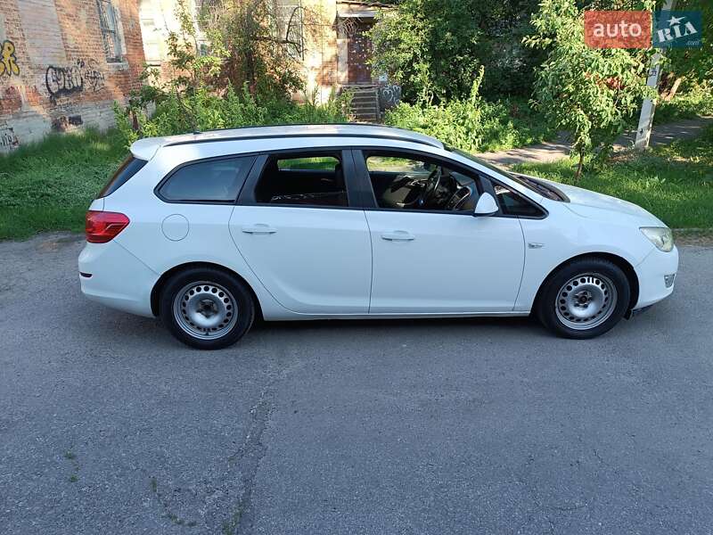 Хэтчбек Opel Astra GTC 2011 в Полтаве