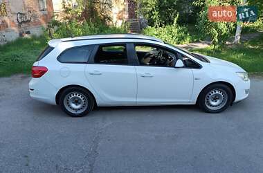 Хэтчбек Opel Astra GTC 2011 в 