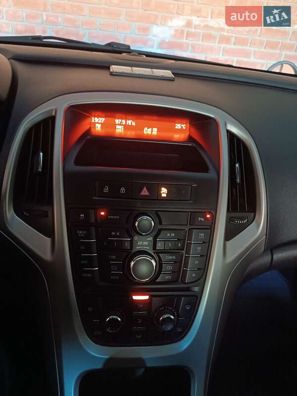 Хэтчбек Opel Astra GTC 2011 в Полтаве