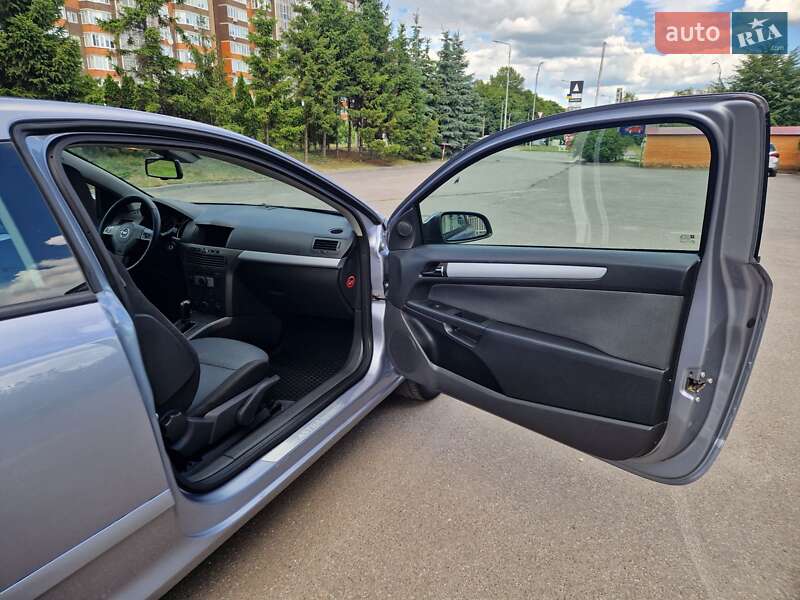 Хетчбек Opel Astra GTC 2006 в Тернополі
