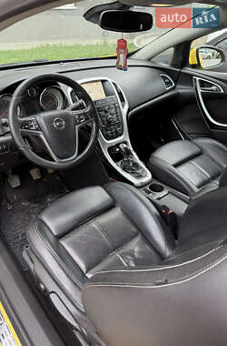 Хэтчбек Opel Astra GTC 2012 в Черновцах