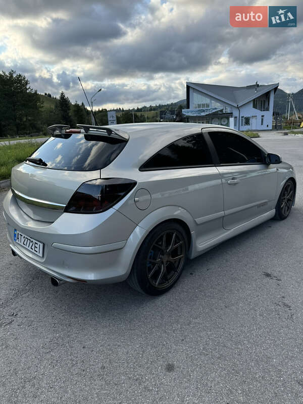 Хетчбек Opel Astra GTC 2004 в Чернівцях