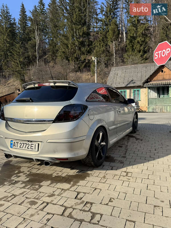 Хетчбек Opel Astra GTC 2004 в Чернівцях