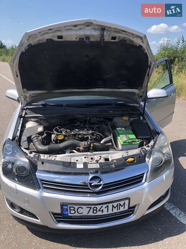 Хэтчбек Opel Astra GTC 2009 в Львове
