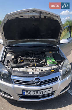 Хэтчбек Opel Astra GTC 2009 в 
