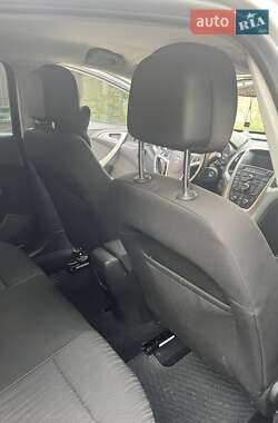 Хэтчбек Opel Astra GTC 2009 в 