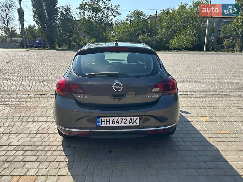 Хэтчбек Opel Astra GTC 2015 в Раздельной