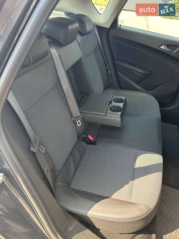 Хэтчбек Opel Astra GTC 2015 в Раздельной