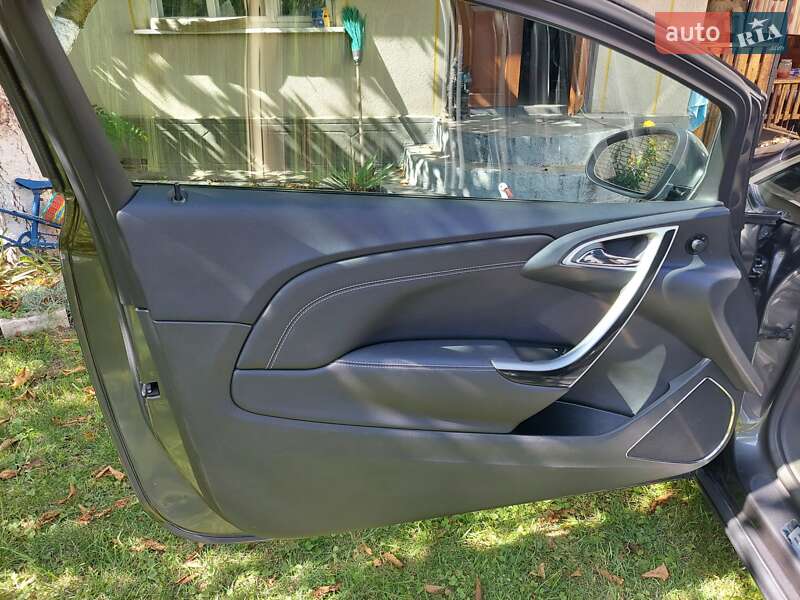 Хэтчбек Opel Astra GTC 2012 в Баре