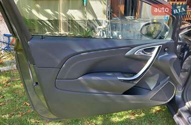 Хэтчбек Opel Astra GTC 2012 в 