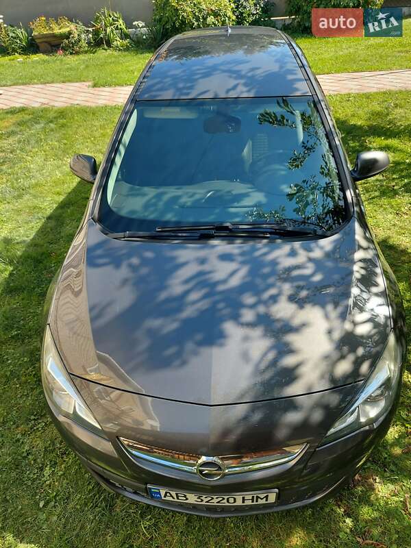 Хэтчбек Opel Astra GTC 2012 в Баре