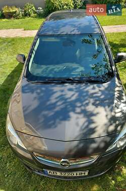 Хэтчбек Opel Astra GTC 2012 в 
