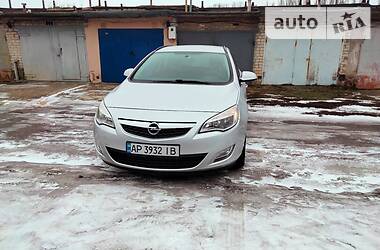 Универсал Opel Astra J 2011 в Днепрорудном