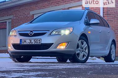 Универсал Opel Astra J 2012 в Дрогобыче
