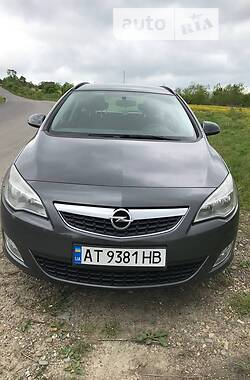 Унiверсал Opel Astra J 2011 в Калуші