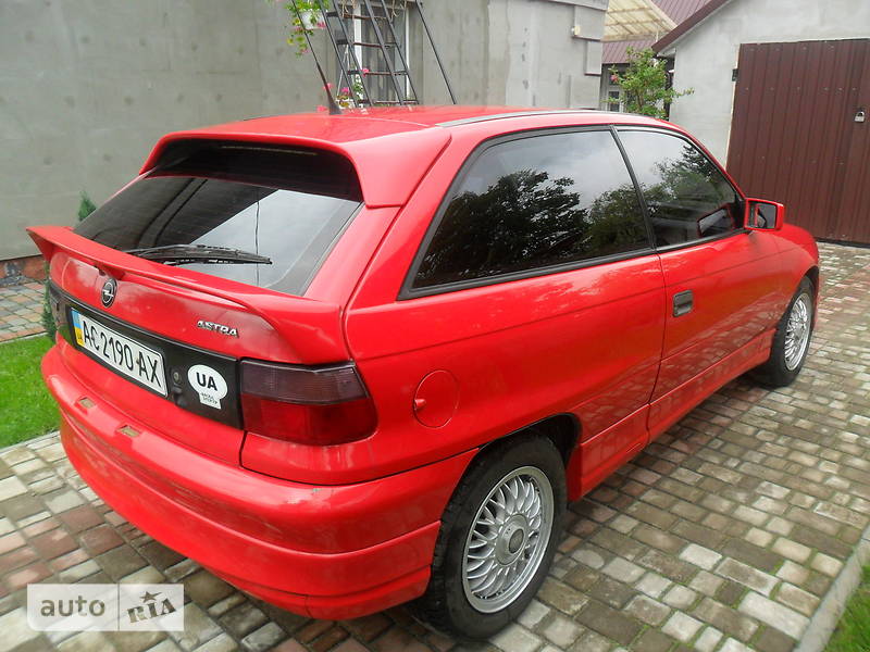 Хэтчбек Opel Astra 1992 в Киверцах