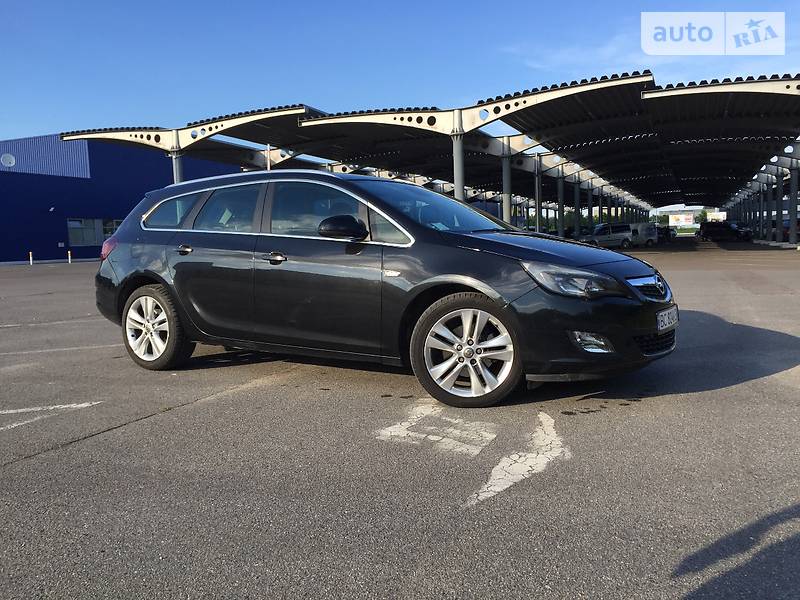 Универсал Opel Astra 2011 в Львове