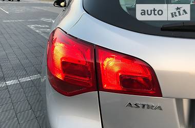 Универсал Opel Astra 2014 в Львове