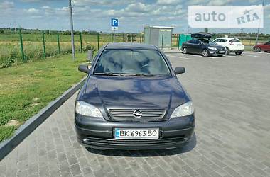 Седан Opel Astra 2006 в Рівному
