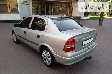 Седан Opel Astra 2006 в Чернигове