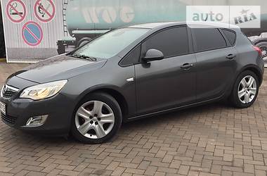 Хэтчбек Opel Astra 2011 в Снятине