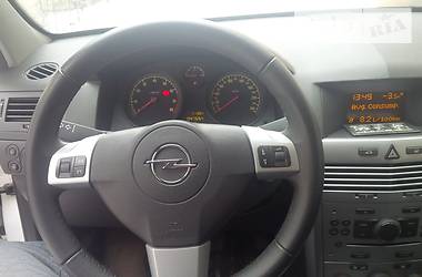 Седан Opel Astra 2014 в Киеве