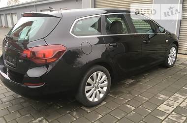 Универсал Opel Astra 2011 в Львове