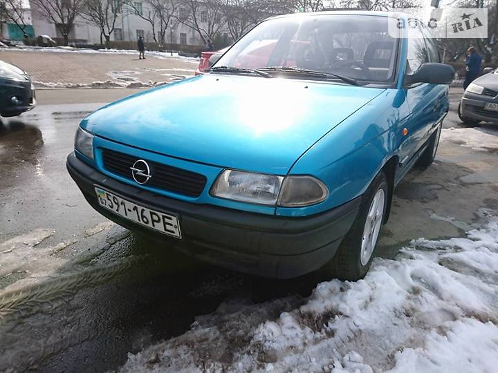 Седан Opel Astra 1996 в Виноградове