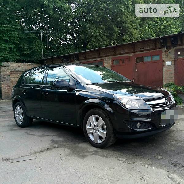 Хэтчбек Opel Astra 2013 в Киеве