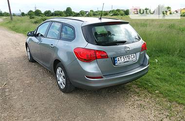 Универсал Opel Astra 2011 в Калуше