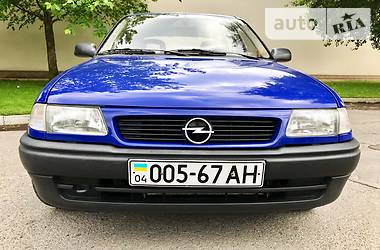 Седан Opel Astra 1997 в Днепре