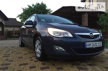 Универсал Opel Astra 2012 в Житомире